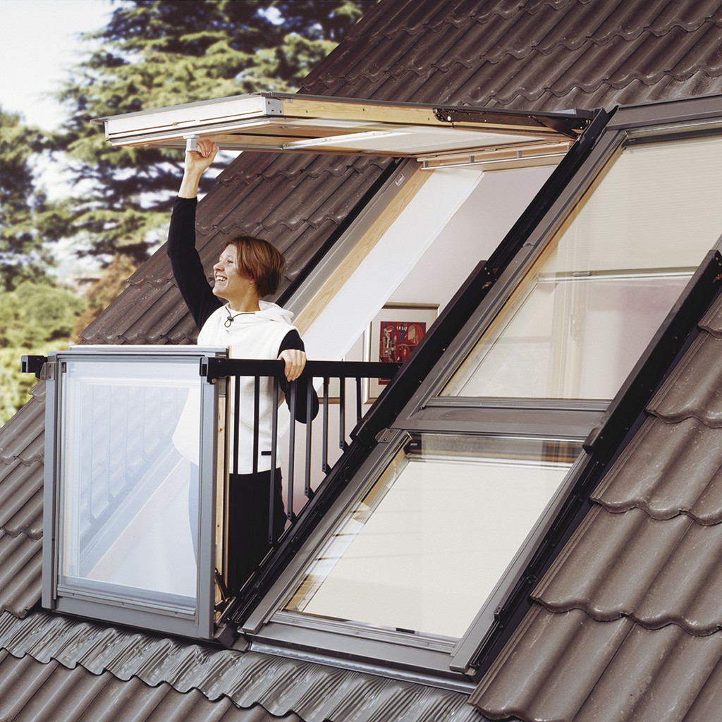 fenêtre de toit cabrio de velux se transforme en  balcon
